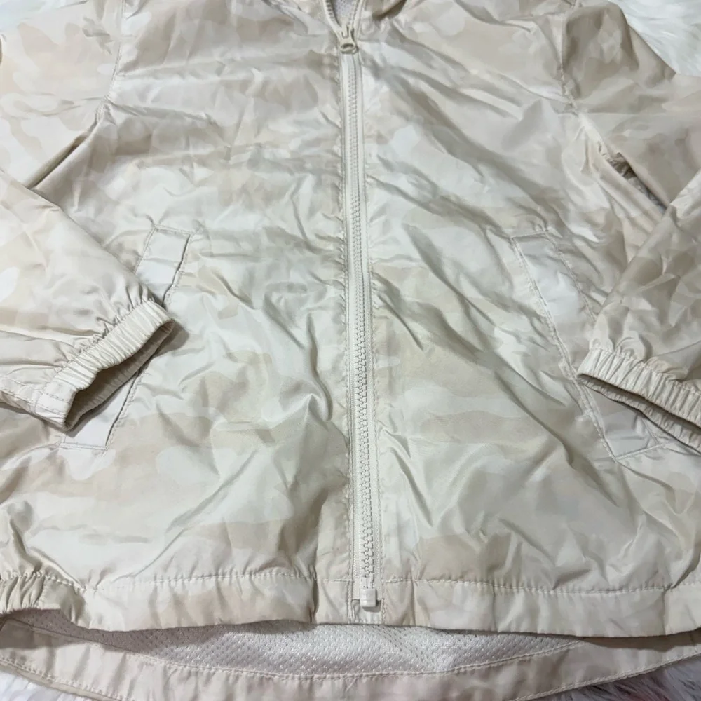 GAP Kids Lightweight Hooded Jacket – Size Small (6–7)